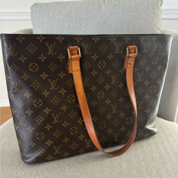 Louis Vuitton - Picture 7 of 11